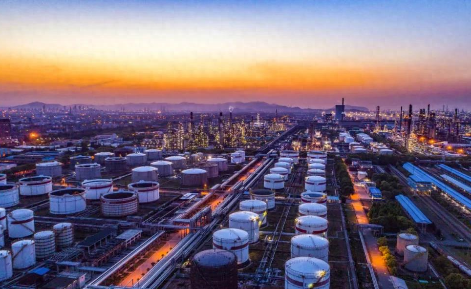 Global Refining Margins Plummet to Record Lows