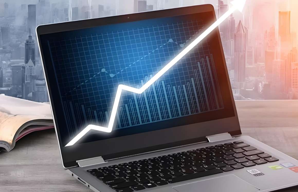 Loose Monetary Policy Lifts Public Bond Funds